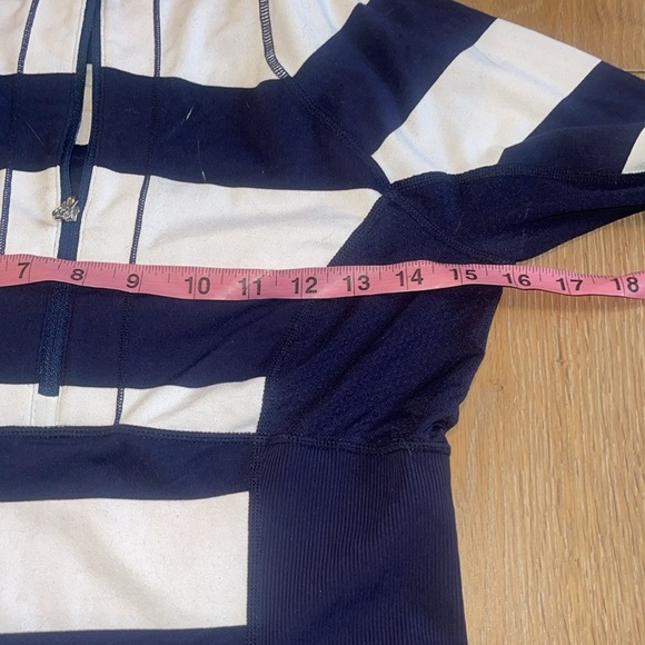 LULULEMON Run: Switch Back 1/2 zip top sz 6 Wide Bold Stripe White Deep Indigo - Picture 4 of 7